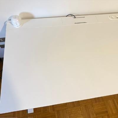 Scrivania IKEA MIZNON regolabile in altezza 