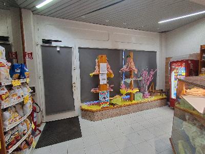 Attività di vendita pane, salumi e alimentari