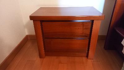 2 comodini in legno