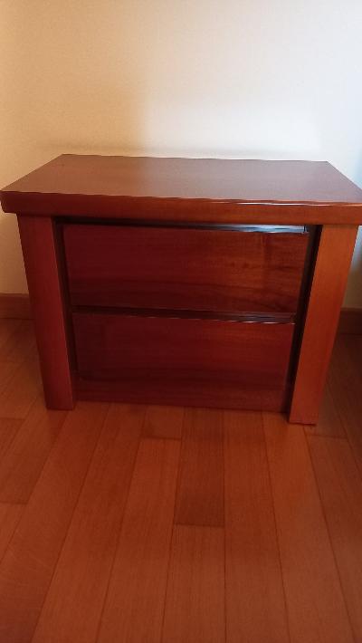 2 comodini in legno