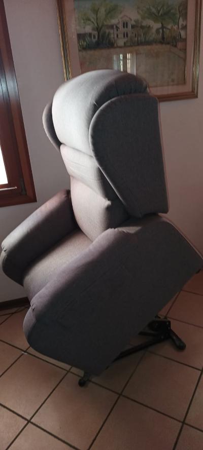 POLTRONA RELAX ELETTRICA ALZAPERSONA – RECLINABILE – GRIGIA