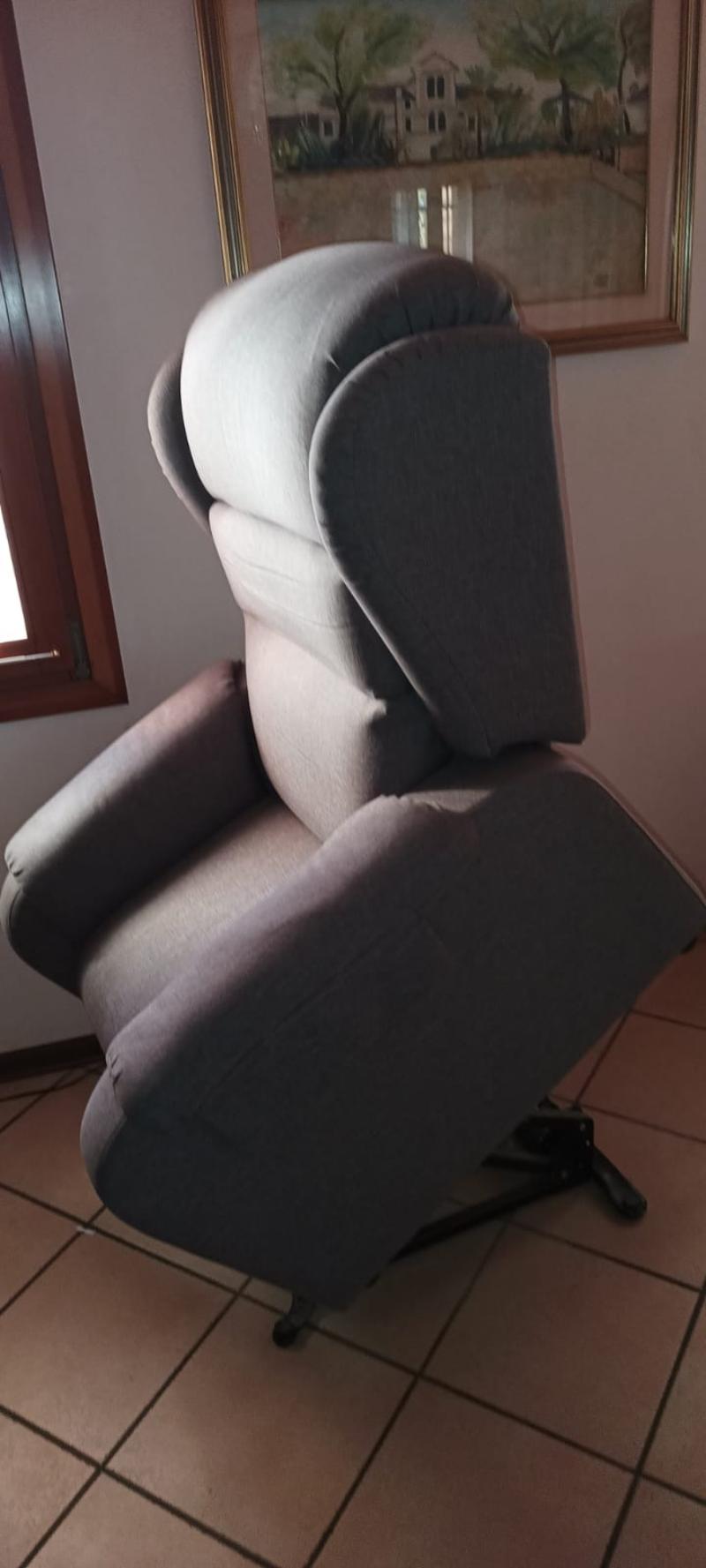 POLTRONA RELAX ELETTRICA ALZAPERSONA – RECLINABILE – GRIGIA